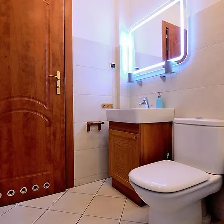 Atrakcyjny Victus Z Balkon By Renters Apartmán